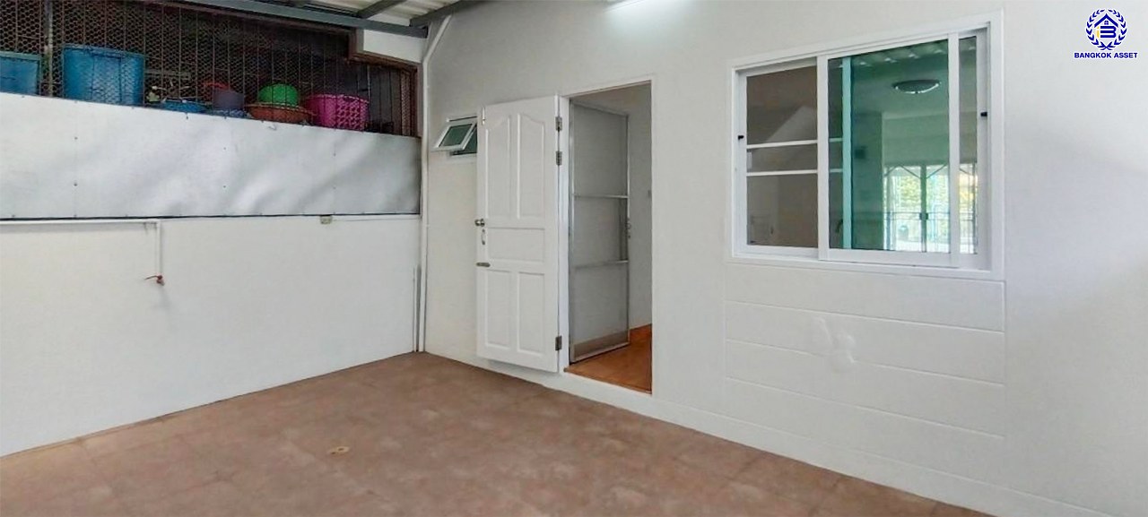 *****ทาวน์เฮ้าส์มือสองชลบุรี โครงการ บ้านสวนวิลล์ เลี่ยงเมืองชลบุรี เนื้อที่กว้าง 26.60 ตร.ว. พื้นที่ใช้สอย 90 ตร.ม. ฟังก์ชัน 3 ห้องนอน 2 ห้องน้ำ 1 ที่จอดรถ หน้าโครงการติดถนนบ้านสวน11 บนทำเลเชื่อมต่อถนน344 ชลบุรี, ถนนเลี่ยงเมืองชลบุรี, ถนนเศรษฐกิจ, ถนนบ้านสวน-หนองข้างคอก