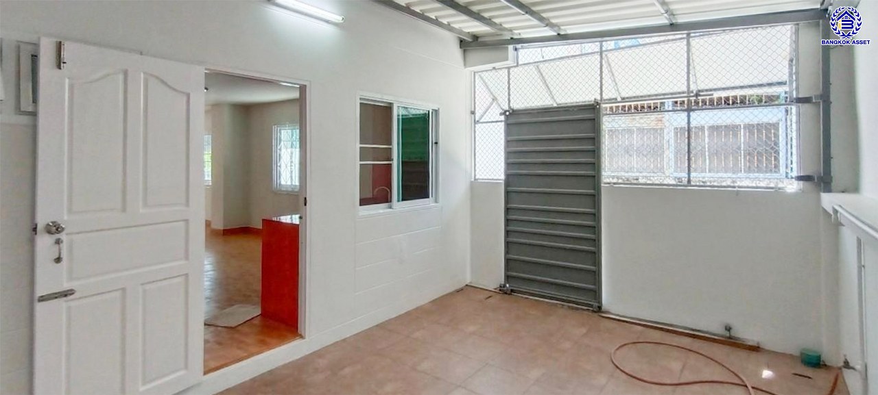 *****ทาวน์เฮ้าส์มือสองชลบุรี โครงการ บ้านสวนวิลล์ เลี่ยงเมืองชลบุรี เนื้อที่กว้าง 26.60 ตร.ว. พื้นที่ใช้สอย 90 ตร.ม. ฟังก์ชัน 3 ห้องนอน 2 ห้องน้ำ 1 ที่จอดรถ หน้าโครงการติดถนนบ้านสวน11 บนทำเลเชื่อมต่อถนน344 ชลบุรี, ถนนเลี่ยงเมืองชลบุรี, ถนนเศรษฐกิจ, ถนนบ้านสวน-หนองข้างคอก