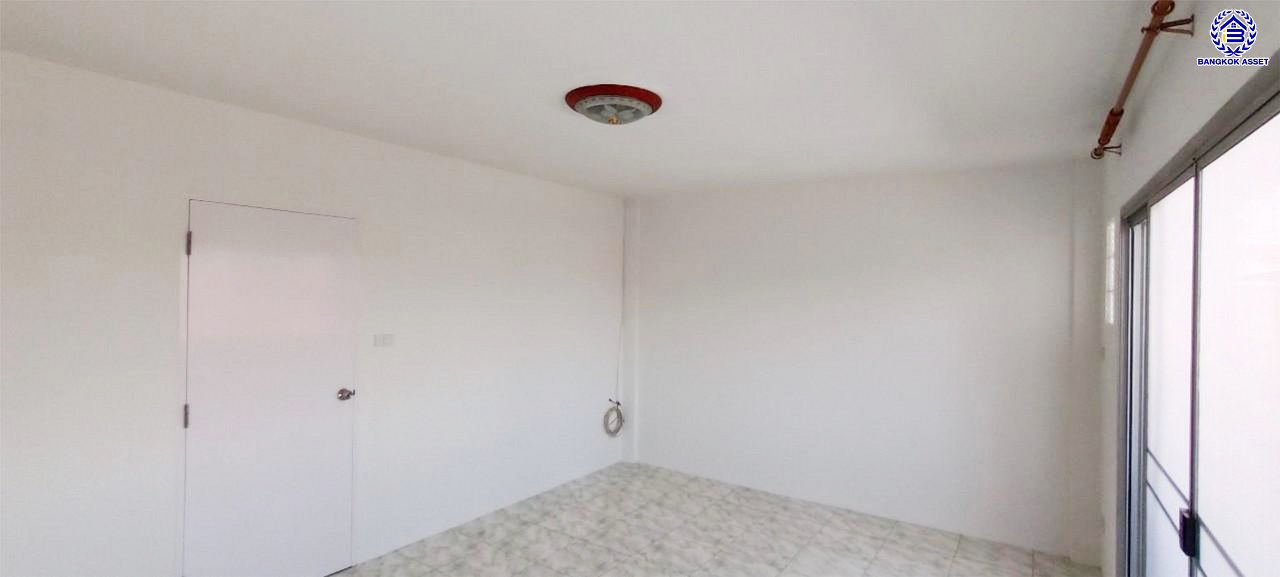 *****ทาวน์เฮ้าส์มือสองชลบุรี โครงการ บ้านสวนวิลล์ เลี่ยงเมืองชลบุรี เนื้อที่กว้าง 26.60 ตร.ว. พื้นที่ใช้สอย 90 ตร.ม. ฟังก์ชัน 3 ห้องนอน 2 ห้องน้ำ 1 ที่จอดรถ หน้าโครงการติดถนนบ้านสวน11 บนทำเลเชื่อมต่อถนน344 ชลบุรี, ถนนเลี่ยงเมืองชลบุรี, ถนนเศรษฐกิจ, ถนนบ้านสวน-หนองข้างคอก