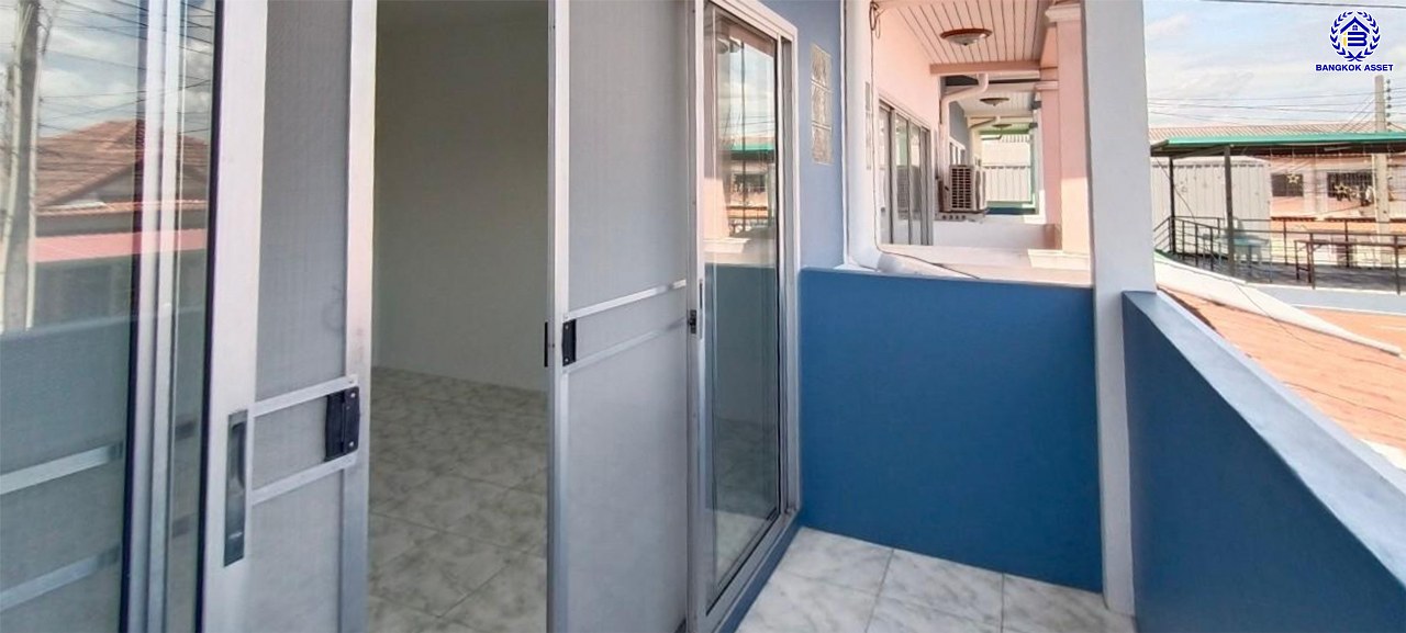 *****ทาวน์เฮ้าส์มือสองชลบุรี โครงการ บ้านสวนวิลล์ เลี่ยงเมืองชลบุรี เนื้อที่กว้าง 26.60 ตร.ว. พื้นที่ใช้สอย 90 ตร.ม. ฟังก์ชัน 3 ห้องนอน 2 ห้องน้ำ 1 ที่จอดรถ หน้าโครงการติดถนนบ้านสวน11 บนทำเลเชื่อมต่อถนน344 ชลบุรี, ถนนเลี่ยงเมืองชลบุรี, ถนนเศรษฐกิจ, ถนนบ้านสวน-หนองข้างคอก