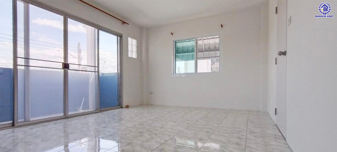 *****ทาวน์เฮ้าส์มือสองชลบุรี โครงการ บ้านสวนวิลล์ เลี่ยงเมืองชลบุรี เนื้อที่กว้าง 26.60 ตร.ว. พื้นที่ใช้สอย 90 ตร.ม. ฟังก์ชัน 3 ห้องนอน 2 ห้องน้ำ 1 ที่จอดรถ หน้าโครงการติดถนนบ้านสวน11 บนทำเลเชื่อมต่อถนน344 ชลบุรี, ถนนเลี่ยงเมืองชลบุรี, ถนนเศรษฐกิจ, ถนนบ้านสวน-หนองข้างคอก