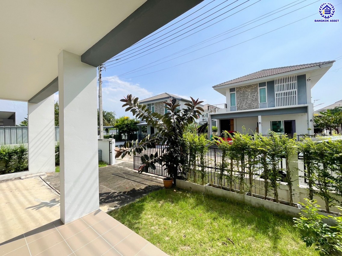 *****บ้านเดี่ยวมือสองปทุมธานี โครงการ ภัทรีดา อเวนิว ปทุมธานี-สามโคก เนื้อที่ 70 ตร.ว. พื้นที่ใช้สอย 124 ตร.ม. ฟังก์ชัน 3 ห้องนอน 2 ห้องน้ำ 1 ที่จอดรถ แถมฟรี เครื่องปรับอากาศ และ เครื่องทำน้ำอุ่น บนทำเลเดินทางสะดวก เชื่อมต่อถนนปทุมธานี-สามโคก-เสนา, ถนนรังสิต-ปทุมธานี, ถนนสะพานปทุมธานี1 และใกล้จุดขึ้นทางด่วน "อุดรรัถยา"