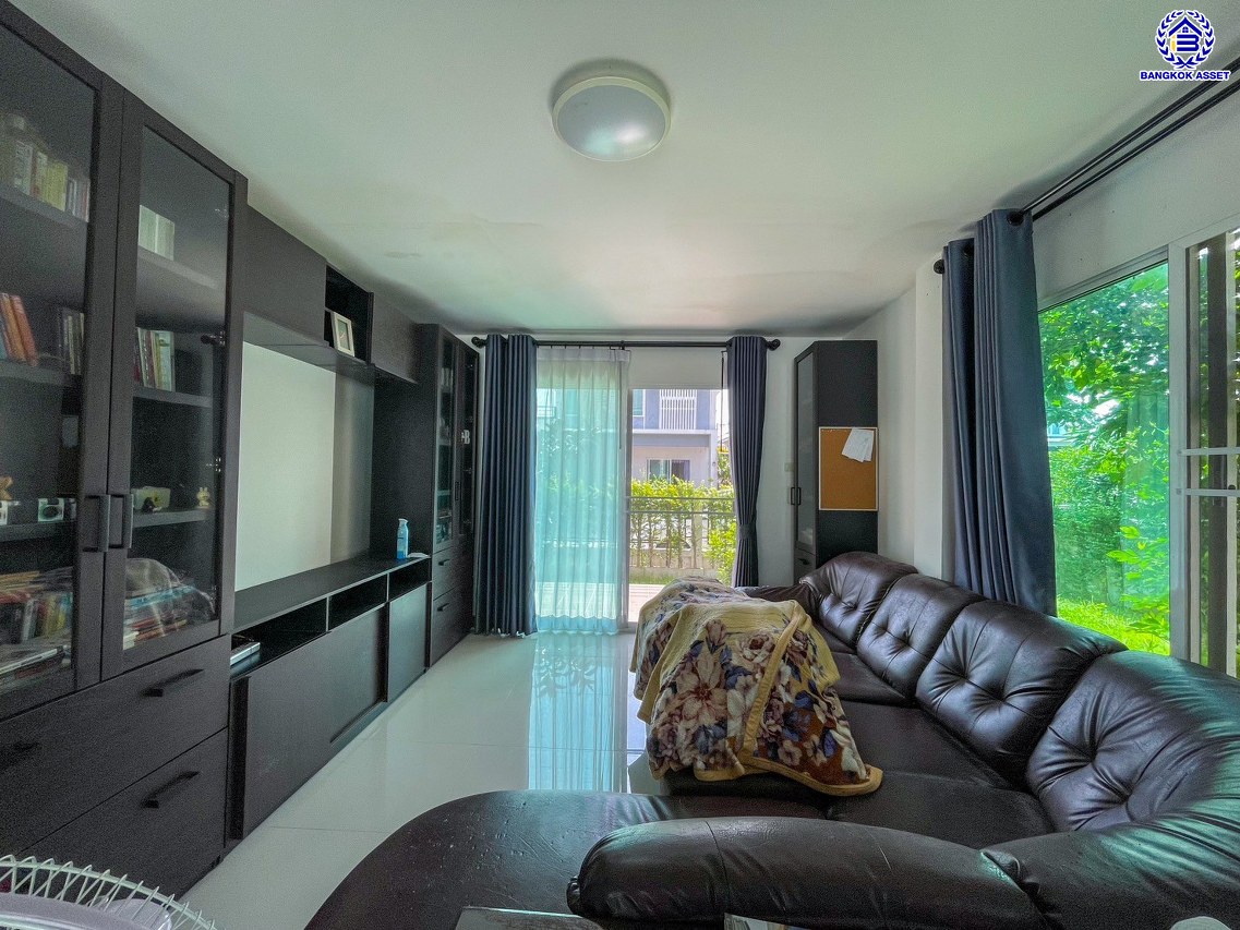 *****บ้านเดี่ยวมือสองปทุมธานี โครงการ ภัทรีดา อเวนิว ปทุมธานี-สามโคก เนื้อที่ 70 ตร.ว. พื้นที่ใช้สอย 124 ตร.ม. ฟังก์ชัน 3 ห้องนอน 2 ห้องน้ำ 1 ที่จอดรถ แถมฟรี เครื่องปรับอากาศ และ เครื่องทำน้ำอุ่น บนทำเลเดินทางสะดวก เชื่อมต่อถนนปทุมธานี-สามโคก-เสนา, ถนนรังสิต-ปทุมธานี, ถนนสะพานปทุมธานี1 และใกล้จุดขึ้นทางด่วน "อุดรรัถยา"