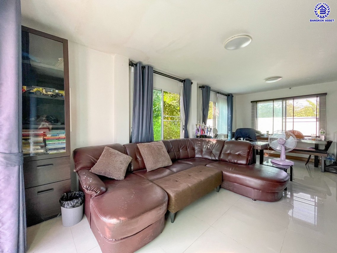 *****บ้านเดี่ยวมือสองปทุมธานี โครงการ ภัทรีดา อเวนิว ปทุมธานี-สามโคก เนื้อที่ 70 ตร.ว. พื้นที่ใช้สอย 124 ตร.ม. ฟังก์ชัน 3 ห้องนอน 2 ห้องน้ำ 1 ที่จอดรถ แถมฟรี เครื่องปรับอากาศ และ เครื่องทำน้ำอุ่น บนทำเลเดินทางสะดวก เชื่อมต่อถนนปทุมธานี-สามโคก-เสนา, ถนนรังสิต-ปทุมธานี, ถนนสะพานปทุมธานี1 และใกล้จุดขึ้นทางด่วน "อุดรรัถยา"