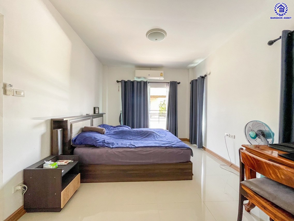 *****บ้านเดี่ยวมือสองปทุมธานี โครงการ ภัทรีดา อเวนิว ปทุมธานี-สามโคก เนื้อที่ 70 ตร.ว. พื้นที่ใช้สอย 124 ตร.ม. ฟังก์ชัน 3 ห้องนอน 2 ห้องน้ำ 1 ที่จอดรถ แถมฟรี เครื่องปรับอากาศ และ เครื่องทำน้ำอุ่น บนทำเลเดินทางสะดวก เชื่อมต่อถนนปทุมธานี-สามโคก-เสนา, ถนนรังสิต-ปทุมธานี, ถนนสะพานปทุมธานี1 และใกล้จุดขึ้นทางด่วน "อุดรรัถยา"