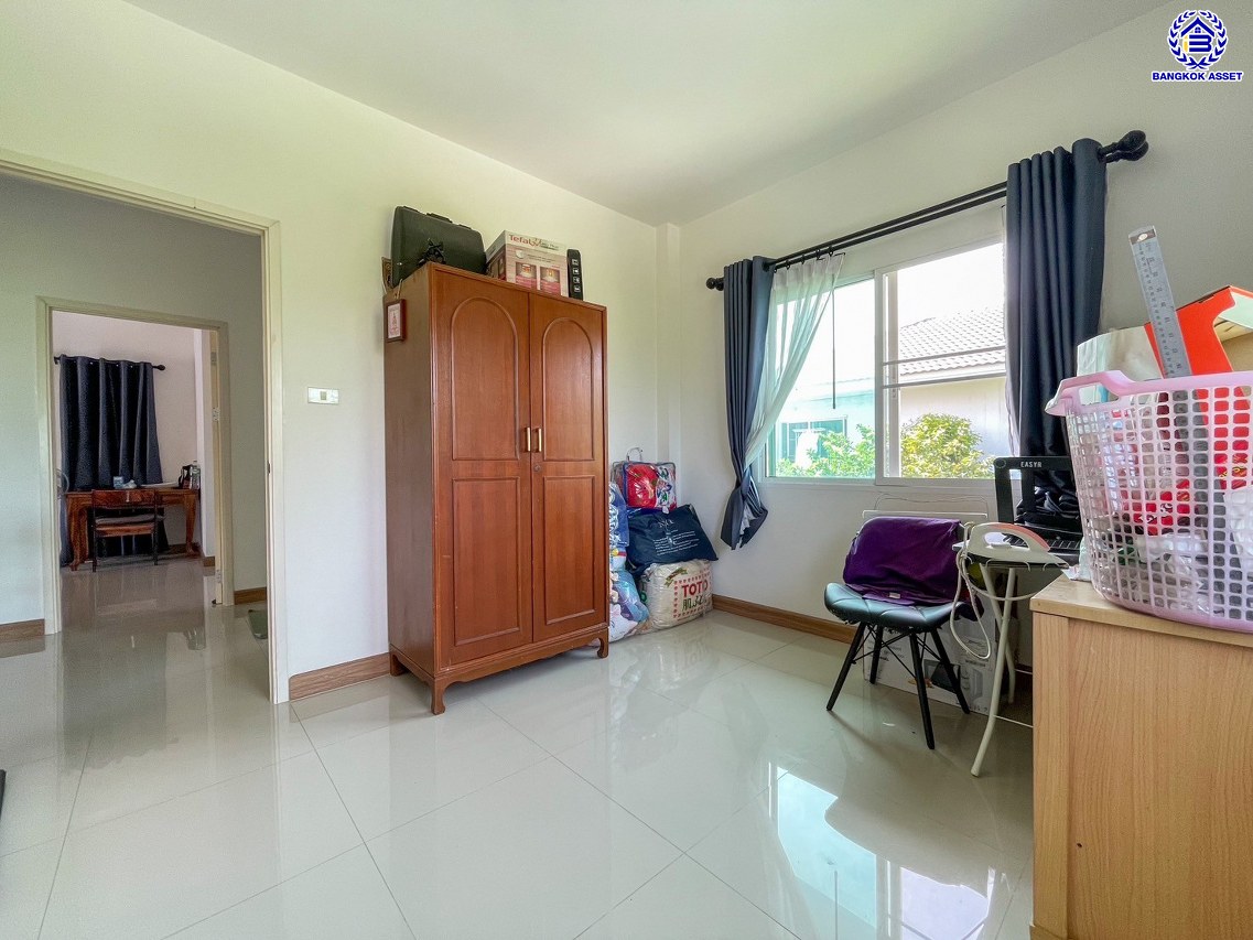 *****บ้านเดี่ยวมือสองปทุมธานี โครงการ ภัทรีดา อเวนิว ปทุมธานี-สามโคก เนื้อที่ 70 ตร.ว. พื้นที่ใช้สอย 124 ตร.ม. ฟังก์ชัน 3 ห้องนอน 2 ห้องน้ำ 1 ที่จอดรถ แถมฟรี เครื่องปรับอากาศ และ เครื่องทำน้ำอุ่น บนทำเลเดินทางสะดวก เชื่อมต่อถนนปทุมธานี-สามโคก-เสนา, ถนนรังสิต-ปทุมธานี, ถนนสะพานปทุมธานี1 และใกล้จุดขึ้นทางด่วน "อุดรรัถยา"