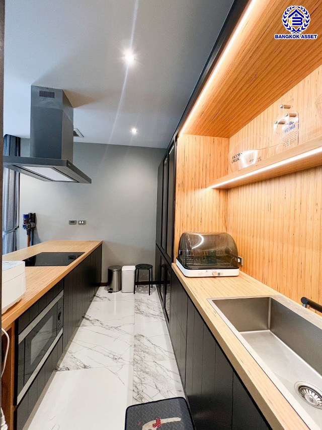 *****บ้านเดี่ยวมือสองนนทบุรี โครงการ บางกอก บูเลอวาร์ด พระราม5 เนื้อที่ 82.50 ตร.ว. พื้นที่ใช้สอย 260 ตร.ม. ฟังก์ชัน 3 ห้องนอน 3 ห้องน้ำ จอดรถได้ 2 คัน บนทำเลเชื่อมต่อเมือง ใกล้รถไฟฟ้าสายสีม่วง "สถานีบางรักน้อย-ท่าอิฐ" จุดขึ้นทางด่วน "ประจิมรัถยา" และรายล้อมด้วยสิ่งอำนวยความสะดวกครบ