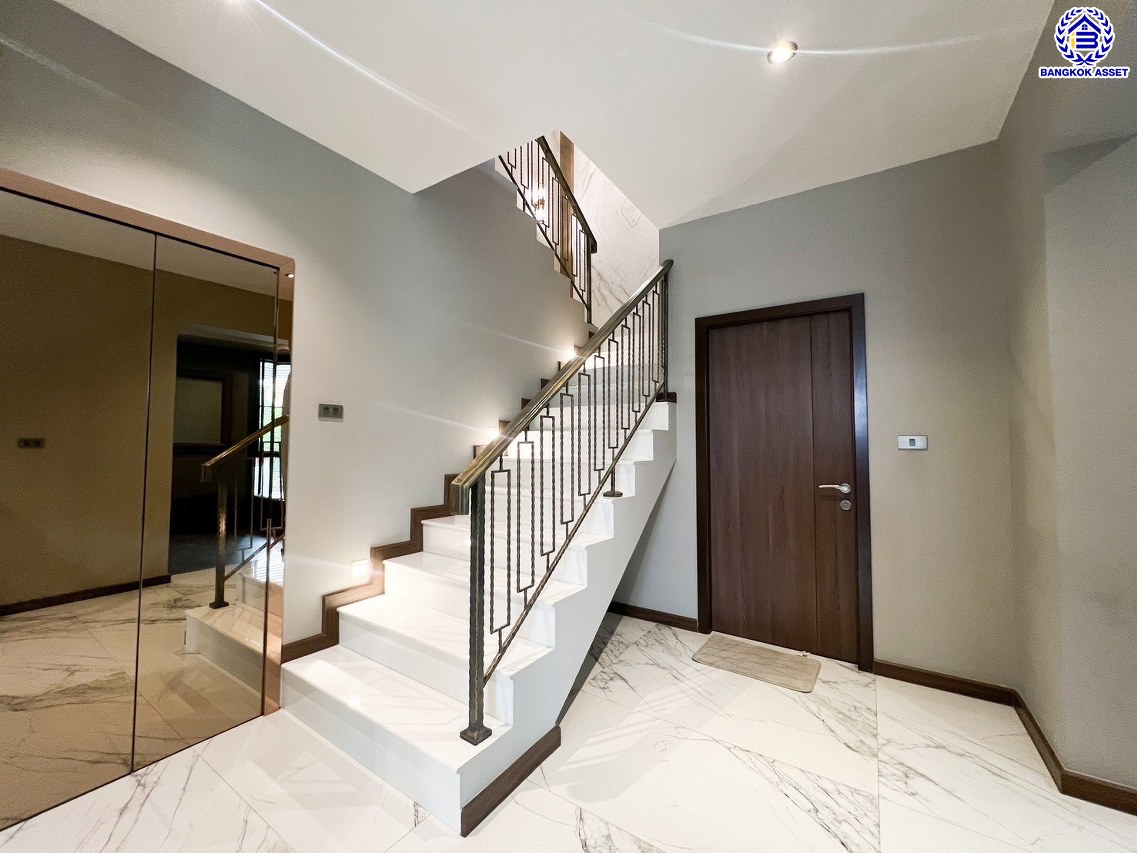 *****บ้านเดี่ยวมือสองนนทบุรี โครงการ บางกอก บูเลอวาร์ด พระราม5 เนื้อที่ 82.50 ตร.ว. พื้นที่ใช้สอย 260 ตร.ม. ฟังก์ชัน 3 ห้องนอน 3 ห้องน้ำ จอดรถได้ 2 คัน บนทำเลเชื่อมต่อเมือง ใกล้รถไฟฟ้าสายสีม่วง "สถานีบางรักน้อย-ท่าอิฐ" จุดขึ้นทางด่วน "ประจิมรัถยา" และรายล้อมด้วยสิ่งอำนวยความสะดวกครบ