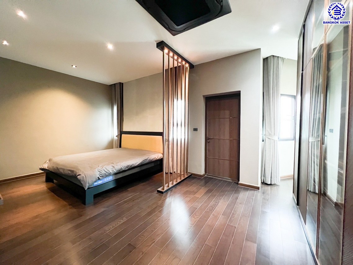 *****บ้านเดี่ยวมือสองนนทบุรี โครงการ บางกอก บูเลอวาร์ด พระราม5 เนื้อที่ 82.50 ตร.ว. พื้นที่ใช้สอย 260 ตร.ม. ฟังก์ชัน 3 ห้องนอน 3 ห้องน้ำ จอดรถได้ 2 คัน บนทำเลเชื่อมต่อเมือง ใกล้รถไฟฟ้าสายสีม่วง "สถานีบางรักน้อย-ท่าอิฐ" จุดขึ้นทางด่วน "ประจิมรัถยา" และรายล้อมด้วยสิ่งอำนวยความสะดวกครบ