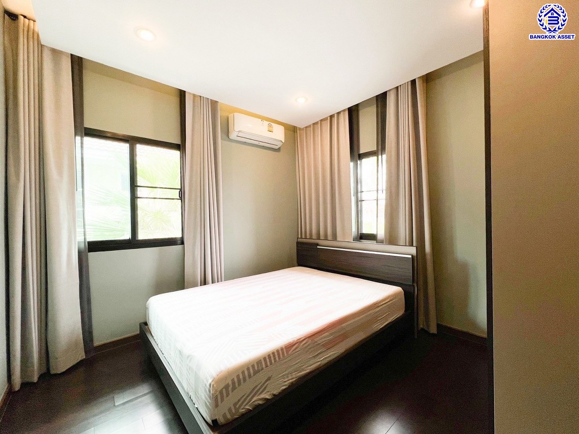 *****บ้านเดี่ยวมือสองนนทบุรี โครงการ บางกอก บูเลอวาร์ด พระราม5 เนื้อที่ 82.50 ตร.ว. พื้นที่ใช้สอย 260 ตร.ม. ฟังก์ชัน 3 ห้องนอน 3 ห้องน้ำ จอดรถได้ 2 คัน บนทำเลเชื่อมต่อเมือง ใกล้รถไฟฟ้าสายสีม่วง "สถานีบางรักน้อย-ท่าอิฐ" จุดขึ้นทางด่วน "ประจิมรัถยา" และรายล้อมด้วยสิ่งอำนวยความสะดวกครบ