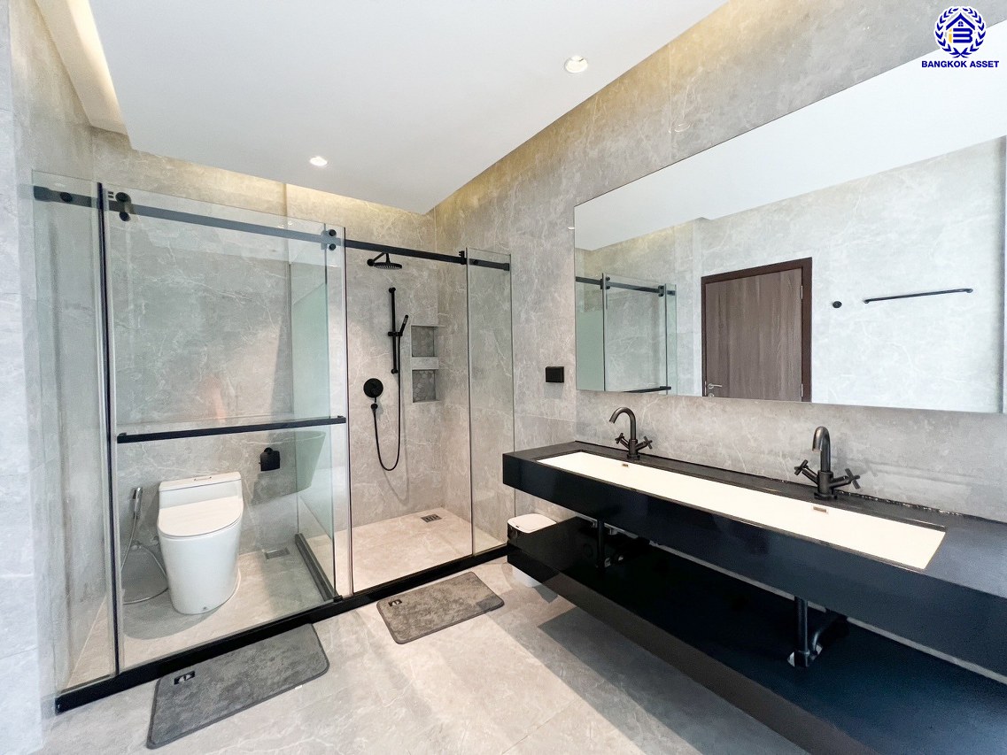 *****บ้านเดี่ยวมือสองนนทบุรี โครงการ บางกอก บูเลอวาร์ด พระราม5 เนื้อที่ 82.50 ตร.ว. พื้นที่ใช้สอย 260 ตร.ม. ฟังก์ชัน 3 ห้องนอน 3 ห้องน้ำ จอดรถได้ 2 คัน บนทำเลเชื่อมต่อเมือง ใกล้รถไฟฟ้าสายสีม่วง "สถานีบางรักน้อย-ท่าอิฐ" จุดขึ้นทางด่วน "ประจิมรัถยา" และรายล้อมด้วยสิ่งอำนวยความสะดวกครบ