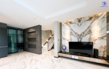 *****บ้านเดี่ยวมือสองนนทบุรี โครงการ บางกอก บูเลอวาร์ด พระราม5 เนื้อที่ 82.50 ตร.ว. พื้นที่ใช้สอย 260 ตร.ม. ฟังก์ชัน 3 ห้องนอน 3 ห้องน้ำ จอดรถได้ 2 คัน บนทำเลเชื่อมต่อเมือง ใกล้รถไฟฟ้าสายสีม่วง "สถานีบางรักน้อย-ท่าอิฐ" จุดขึ้นทางด่วน "ประจิมรัถยา" และรายล้อมด้วยสิ่งอำนวยความสะดวกครบ