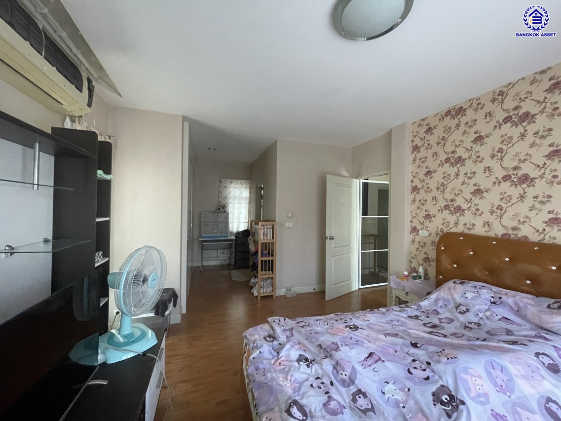 *****บ้านเดี่ยวมือสอง โครงการ ไลฟ์บางกอกบูเลอวาร์ด ปิ่นเกล้า-เพชรเกษม เนื้อที่กว้างกว่า 50.70 ตร.ว พื้นที่ใช้สอย 150 ตร.ม. ฟังก์ชัน 3 ห้องนอน 3 ห้องน้ำ 2 ที่จอดรถ บนทำเลติดถนนพุทธมณฑลสาย4 ตอบโจทย์กับทุกครอบครัว ใกล้แหล่งช้อปปิ้ง "เซ็นทรัล ศาลายา" รถไฟฟ้าสายสีน้ำเงิน "สถานีหลักสอง" และจุดขึ้นทางด่วน "ศรีรัช"...