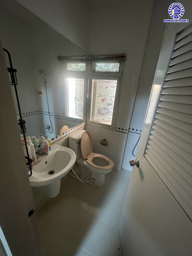 *****บ้านเดี่ยวมือสอง โครงการ ไลฟ์บางกอกบูเลอวาร์ด ปิ่นเกล้า-เพชรเกษม เนื้อที่กว้างกว่า 50.70 ตร.ว พื้นที่ใช้สอย 150 ตร.ม. ฟังก์ชัน 3 ห้องนอน 3 ห้องน้ำ 2 ที่จอดรถ บนทำเลติดถนนพุทธมณฑลสาย4 ตอบโจทย์กับทุกครอบครัว ใกล้แหล่งช้อปปิ้ง "เซ็นทรัล ศาลายา" รถไฟฟ้าสายสีน้ำเงิน "สถานีหลักสอง" และจุดขึ้นทางด่วน "ศรีรัช"...