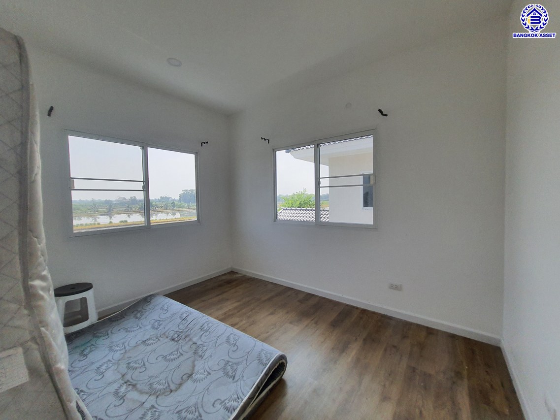 *****บ้านเดี่ยวมือสองปทุมธานี โครงการ เลค ฟอเรสต์ เพอร์เฟค เพลส ราชพฤกษ์ เนื้อที่ 60.00 ตร.ว. พื้นที่ใช้สอย 143 ตร.ม. ฟังก์ชัน 3 ห้องนอน 3 ห้องน้ำ 2 ที่จอดรถ บนทำเลเชื่อมต่อ ถนนราชพฤกษ์ ถนน345 ถนนติวานนท์ ใกล้จุดขึ้นทางด่วน "ศรีสมาน" และ ใกล้จุดขึ้นทางด่วนแจ้งวัฒนะ