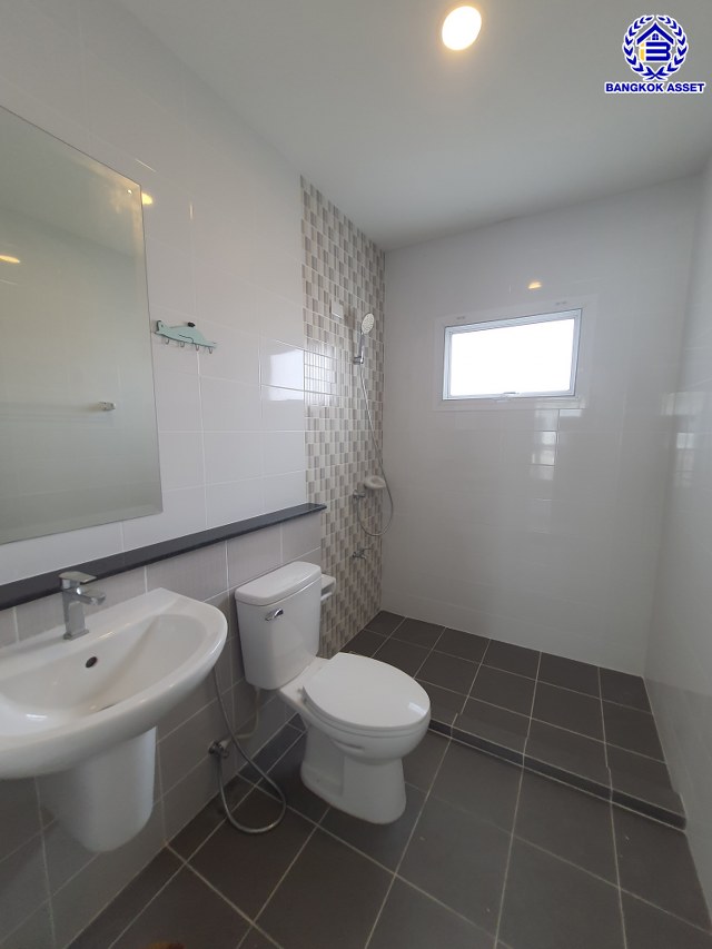 *****บ้านเดี่ยวมือสองปทุมธานี โครงการ เลค ฟอเรสต์ เพอร์เฟค เพลส ราชพฤกษ์ เนื้อที่ 60.00 ตร.ว. พื้นที่ใช้สอย 143 ตร.ม. ฟังก์ชัน 3 ห้องนอน 3 ห้องน้ำ 2 ที่จอดรถ บนทำเลเชื่อมต่อ ถนนราชพฤกษ์ ถนน345 ถนนติวานนท์ ใกล้จุดขึ้นทางด่วน "ศรีสมาน" และ ใกล้จุดขึ้นทางด่วนแจ้งวัฒนะ