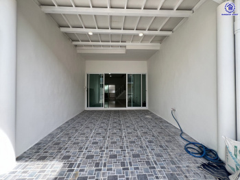 *****ทาวน์เฮ้าส์มือสองนนทบุรี โครงการ บ้านบัวทอง บางใหญ่ บนเนื้อที่ 16 ตร.ว. พื้นที่ใช้สอย 85 ตร.ม. ฟังก์ชั่น 2 ห้องนอน 2 ห้องน้ำ จอดรถได้ 1 คัน ติดถนนกาญจนาภิเษก ใกล้รถไฟฟ้าสายสีม่วง "สถานีคลองบางไผ่" ใกล้จุดขึ้นทางด่วน "ศรีรัช"