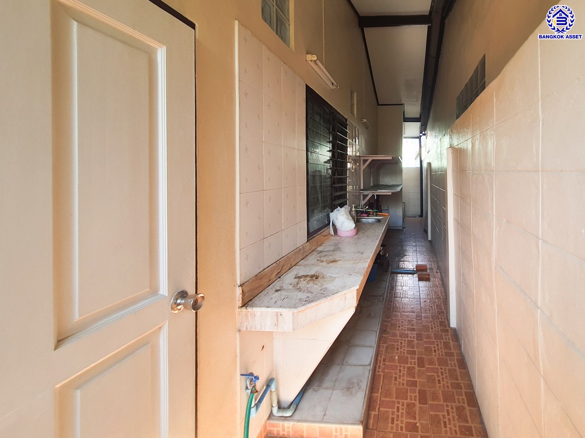 *****ทาวน์เฮ้าส์มือสองนนทบุรี โครงการ เยาวพรรณ บางกรวย-ไทรน้อย หลังริม เนื้อที่ 49 ตร.ว. พื้นที่ใช้สอย 120 ตร.ม. ฟังก์ชัน 2 ห้องนอน 1 ห้องน้ำ 2 ที่จอดรถ บนทำเลเดินทางสะดวก เชื่อมต่อถนนบางกรวย-ไทรน้อย, ถนนนครอินทร์, ถนนพระราม5,ถนนราชพฤกษ์ ใกล้รถไฟฟ้าสายสีม่วง "สถานีแยกติวานนท์" และจุดขึ้นทางด่วน "ศรีรัช"