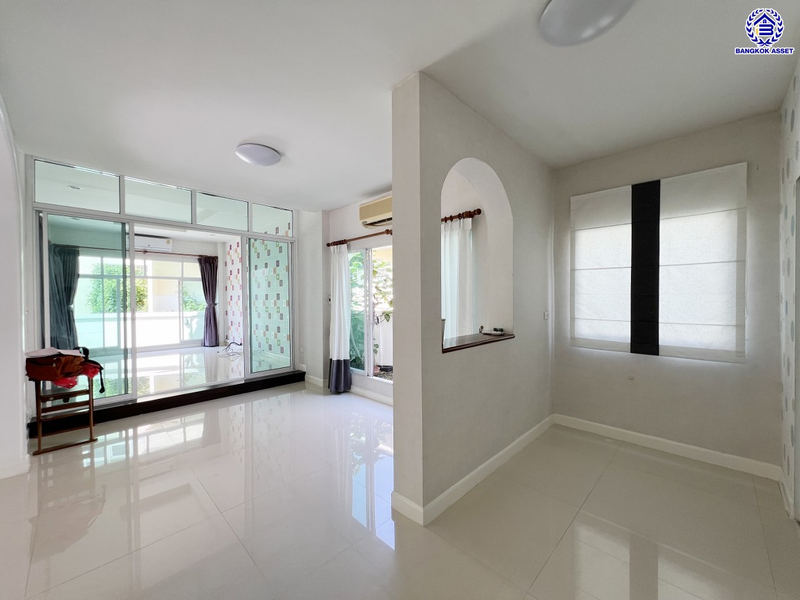 *****บ้านเดี่ยวมือสองนนทบุรี โครงการ มณีรินทร์พาร์ค รัตนาธิเบศร์-ท่าอิฐ  เนื้อที่ 81.30 ตร.ว. พื้นที่ใช้สอย 186 ตร.ม. ฟังก์ชัน 3 ห้องนอน 3 ห้องน้ำ 2 ที่จอดรถ บ้านสภาพดีเยี่ยม บนทำเลเดินทางสะดวก เชื่อมต่อถนนราชพฤกษ์ ถนนงามวงศ์วาน ถนนติวานนท์ ใกล้รถไฟฟ้าสายสีม่วง "สถานีไทรม้า" และจุดขึ้นทางด่วน "งามวงศ์วาน"