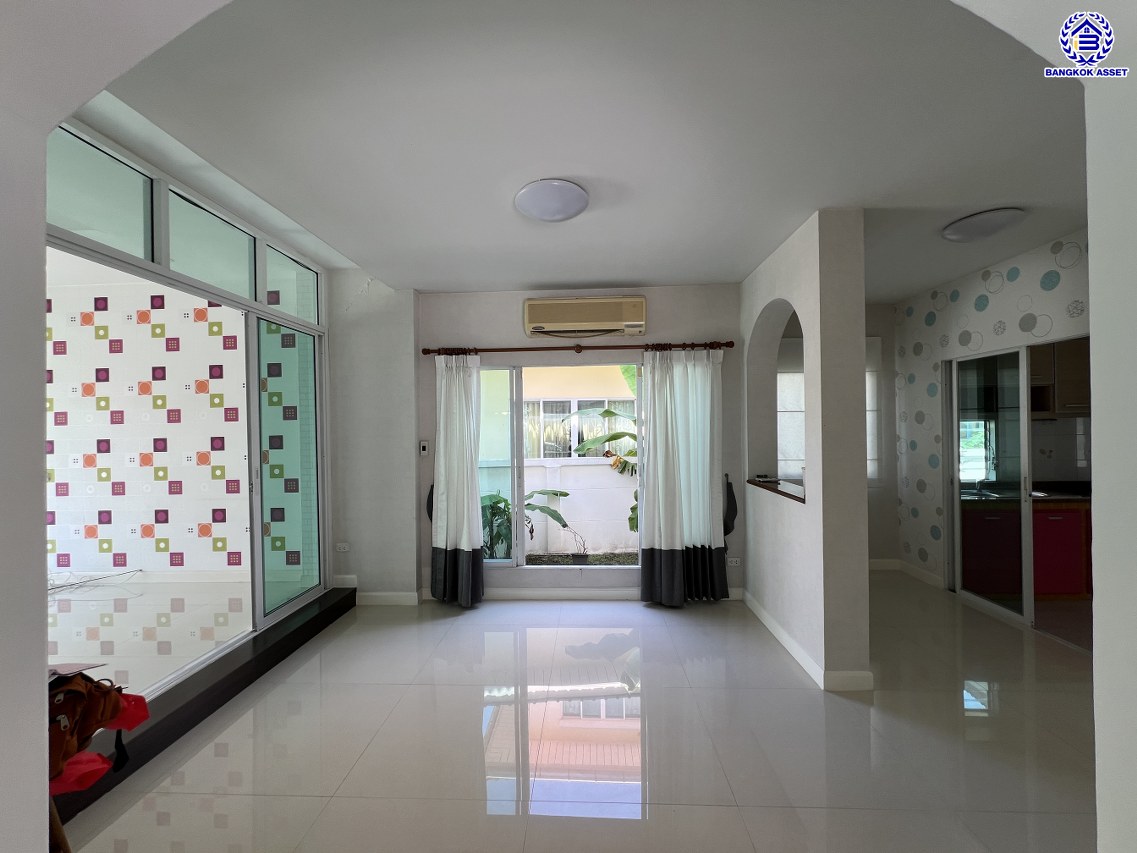 *****บ้านเดี่ยวมือสองนนทบุรี โครงการ มณีรินทร์พาร์ค รัตนาธิเบศร์-ท่าอิฐ  เนื้อที่ 81.30 ตร.ว. พื้นที่ใช้สอย 186 ตร.ม. ฟังก์ชัน 3 ห้องนอน 3 ห้องน้ำ 2 ที่จอดรถ บ้านสภาพดีเยี่ยม บนทำเลเดินทางสะดวก เชื่อมต่อถนนราชพฤกษ์ ถนนงามวงศ์วาน ถนนติวานนท์ ใกล้รถไฟฟ้าสายสีม่วง "สถานีไทรม้า" และจุดขึ้นทางด่วน "งามวงศ์วาน"