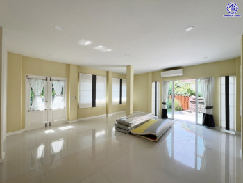 *****บ้านเดี่ยวมือสองนนทบุรี โครงการ มณีรินทร์พาร์ค รัตนาธิเบศร์-ท่าอิฐ  เนื้อที่ 81.30 ตร.ว. พื้นที่ใช้สอย 186 ตร.ม. ฟังก์ชัน 3 ห้องนอน 3 ห้องน้ำ 2 ที่จอดรถ บ้านสภาพดีเยี่ยม บนทำเลเดินทางสะดวก เชื่อมต่อถนนราชพฤกษ์ ถนนงามวงศ์วาน ถนนติวานนท์ ใกล้รถไฟฟ้าสายสีม่วง "สถานีไทรม้า" และจุดขึ้นทางด่วน "งามวงศ์วาน"