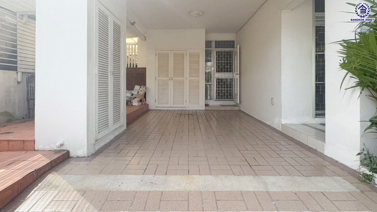 *****บ้านเดี่ยวมือสองย่านนนทบุรี โครงการ โฮมเพลส รัตนาธิเบศร์ หลังริม เนื้อที่ 57 ตร.ว. พื้นที่ใช้สอย 179 ตร.ม. ฟังก์ชัน 4 ห้องนอน 3 ห้องน้ำ 1 ที่จอดรถ แถมฟรี เครื่องปรับอากาศ บนทำเลศักยภาพ ติดถนนรัตนาธิเบศร์ ใกล้รถไฟฟ้าสายสีม่วง "สถานีบางพลู" จองเลย!