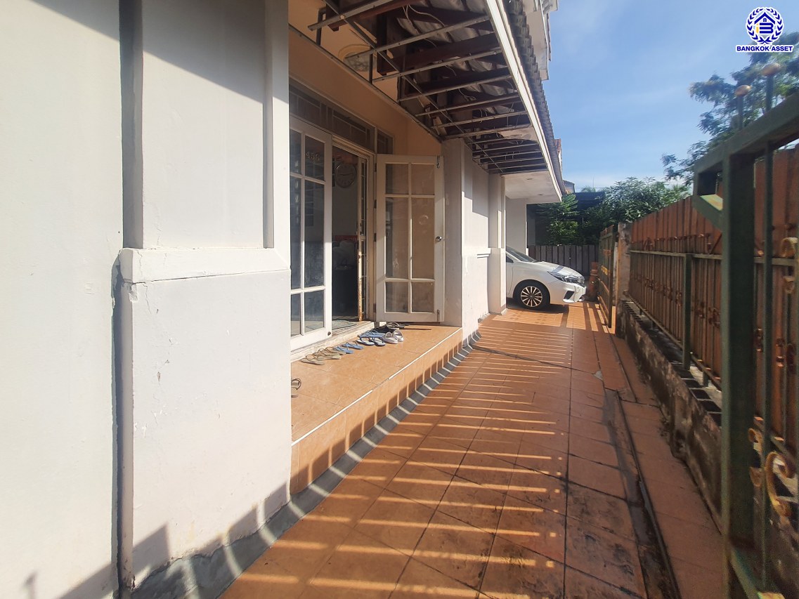 *****บ้านเดี่ยวมือสองนนทบุรี โครงการ บุรีรมย์ วงแหวนฯ-ปิ่นเกล้า (ซ.วัดพระเงิน) เนื้อที่ 53.00 ตร.ว. พื้นที่ใช้สอย 180 ตร.ม. ฟังก์ชัน 3 ห้องนอน 2 ห้องน้ำ 3 ที่จอดรถ บนทำเลดีในซอยวัดพระเงิน เชื่อมต่อ ถนนกาญจนาภิเษก ใกล้พลัสมอล์บางใหญ่ เซ็นทรัลเวสต์เกต รถไฟฟ้าสายสีม่วง "สถานีตลาดบางใหญ่" และทางด่วนศรีรัช!