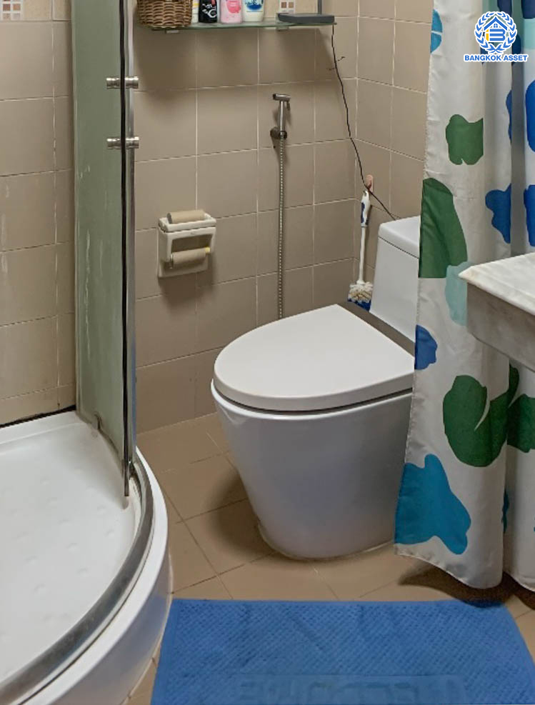 *****บ้านเดี่ยวมือสอง ทำเลดีพร้อมอยู่ โครงการ ลดาวัลย์ ปิ่นเกล้า-บรมราชชนนี แบรนด์ L&H เนื้อที่ 112 ตร.ว. พื้นที่ใช้สอย 200 ตร.ม. ฟังก์ชันจัดเต็ม 4 ห้องนอน 3 ห้องน้ำ จอดรถได้ถึง 2 คัน แถมฟรี เครื่องปรับอากาศ และเครื่องทำน้ำอุ่นทันที บนทำเลศักยภาพติดถนนบรมราชชนนี เชื่อมต่อหลายเส้นทาง ใกล้ ม.มหิดล และเซ็นทรัลศาลายา