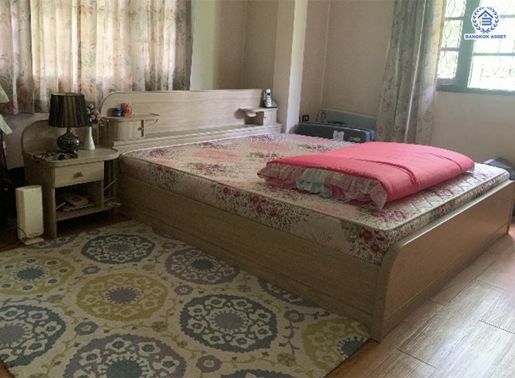 *****บ้านเดี่ยวมือสอง ทำเลดีพร้อมอยู่ โครงการ ลดาวัลย์ ปิ่นเกล้า-บรมราชชนนี แบรนด์ L&H เนื้อที่ 112 ตร.ว. พื้นที่ใช้สอย 200 ตร.ม. ฟังก์ชันจัดเต็ม 4 ห้องนอน 3 ห้องน้ำ จอดรถได้ถึง 2 คัน แถมฟรี เครื่องปรับอากาศ และเครื่องทำน้ำอุ่นทันที บนทำเลศักยภาพติดถนนบรมราชชนนี เชื่อมต่อหลายเส้นทาง ใกล้ ม.มหิดล และเซ็นทรัลศาลายา