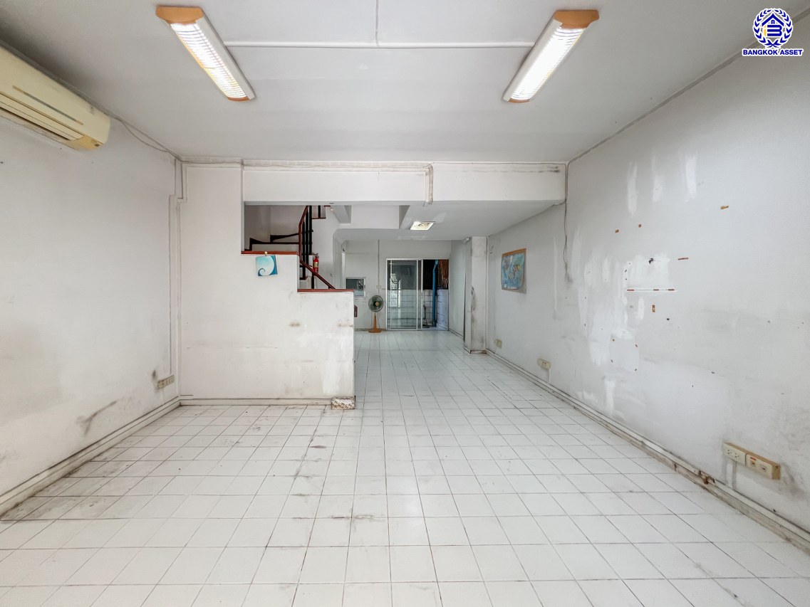 *****ทาวน์เฮ้าส์มือสองนนทบุรี 3 ชั้น โครงการ ศุภาลัยวิลล์ รัตนาธิเบศร์ เนื้อที่ 18.00 ตร.ว. พื้นที่ใช้สอย 170 ตร.ม. ฟังก์ชัน 3 ห้องนอน 3 ห้องน้ำ พร้อมเข้าอยู่ ทำเลเดินทางสะดวก เชื่อมต่อถนนรัตนาธิเบศร์ ถนนติวานนท์ ถนนเลี่ยงเมืองนนทบุรี ติดรถไฟฟ้าสายสีม่วง "สถานีศูนย์ราชการนนทบุรี" ราคาถูกที่สุดในโครงการ