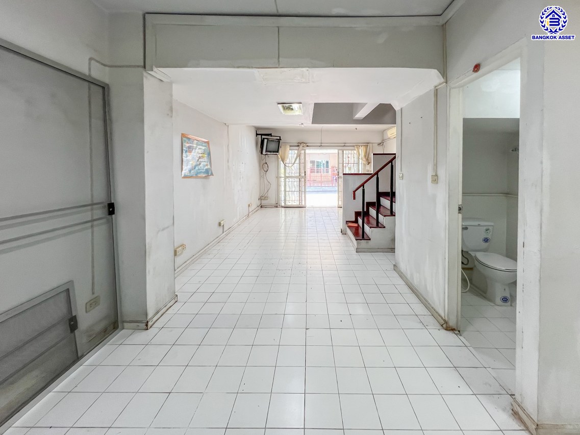 *****ทาวน์เฮ้าส์มือสองนนทบุรี 3 ชั้น โครงการ ศุภาลัยวิลล์ รัตนาธิเบศร์ เนื้อที่ 18.00 ตร.ว. พื้นที่ใช้สอย 170 ตร.ม. ฟังก์ชัน 3 ห้องนอน 3 ห้องน้ำ พร้อมเข้าอยู่ ทำเลเดินทางสะดวก เชื่อมต่อถนนรัตนาธิเบศร์ ถนนติวานนท์ ถนนเลี่ยงเมืองนนทบุรี ติดรถไฟฟ้าสายสีม่วง "สถานีศูนย์ราชการนนทบุรี" ราคาถูกที่สุดในโครงการ