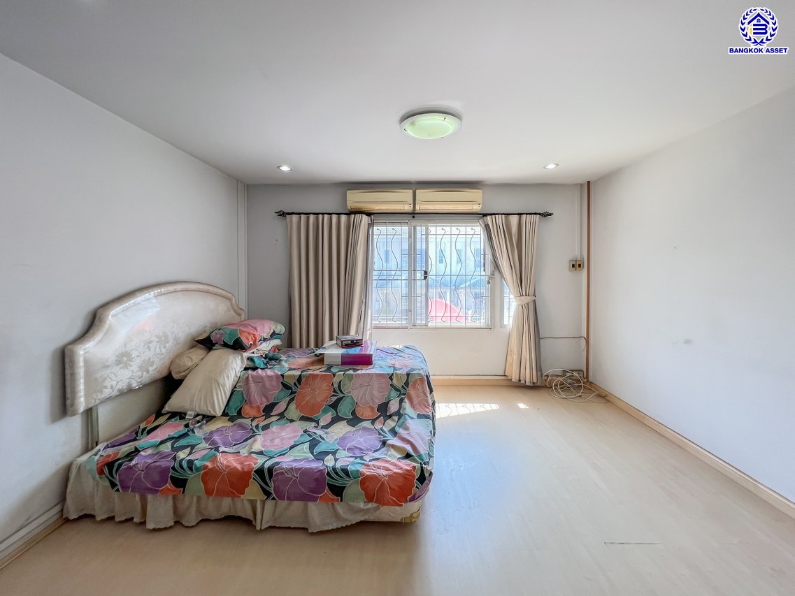 *****ทาวน์เฮ้าส์มือสองนนทบุรี 3 ชั้น โครงการ ศุภาลัยวิลล์ รัตนาธิเบศร์ เนื้อที่ 18.00 ตร.ว. พื้นที่ใช้สอย 170 ตร.ม. ฟังก์ชัน 3 ห้องนอน 3 ห้องน้ำ พร้อมเข้าอยู่ ทำเลเดินทางสะดวก เชื่อมต่อถนนรัตนาธิเบศร์ ถนนติวานนท์ ถนนเลี่ยงเมืองนนทบุรี ติดรถไฟฟ้าสายสีม่วง "สถานีศูนย์ราชการนนทบุรี" ราคาถูกที่สุดในโครงการ