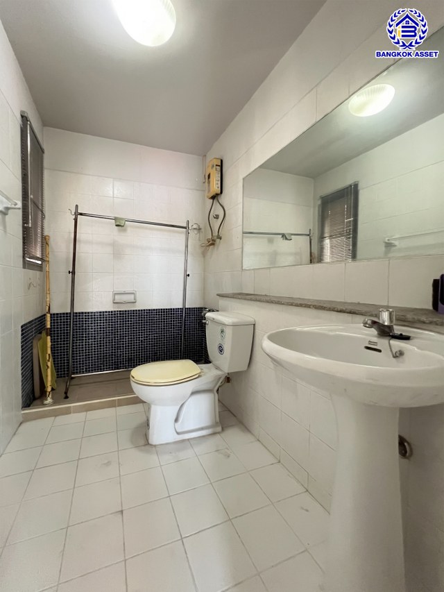 *****ทาวน์เฮ้าส์มือสองนนทบุรี 3 ชั้น โครงการ ศุภาลัยวิลล์ รัตนาธิเบศร์ เนื้อที่ 18.00 ตร.ว. พื้นที่ใช้สอย 170 ตร.ม. ฟังก์ชัน 3 ห้องนอน 3 ห้องน้ำ พร้อมเข้าอยู่ ทำเลเดินทางสะดวก เชื่อมต่อถนนรัตนาธิเบศร์ ถนนติวานนท์ ถนนเลี่ยงเมืองนนทบุรี ติดรถไฟฟ้าสายสีม่วง "สถานีศูนย์ราชการนนทบุรี" ราคาถูกที่สุดในโครงการ