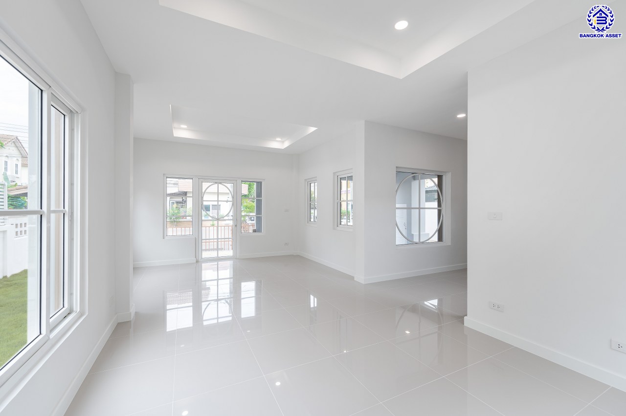 บ้านมือสองตกแต่งใหม่ โครงการ นราวดี วงแหวน-พระราม5 เนื้อที่กว้าง 57.20 ตร.ว. พื้นที่ใช้สอย 186.15 ตร.ม. ฟังก์ชัน 3 ห้องนอน 2 ห้องน้ำ 2 ที่จอดรถ บนทำเลติดถนนนครอินทร์ เดินทางง่าย เชื่อมต่อถนนกาญจนาภิเษก, ถนนนครอินทร์, ถนนราชพฤกษ์, ถนนพระราม5 ใกล้จุดขึ้นทางด่วน "ศรีรัช"