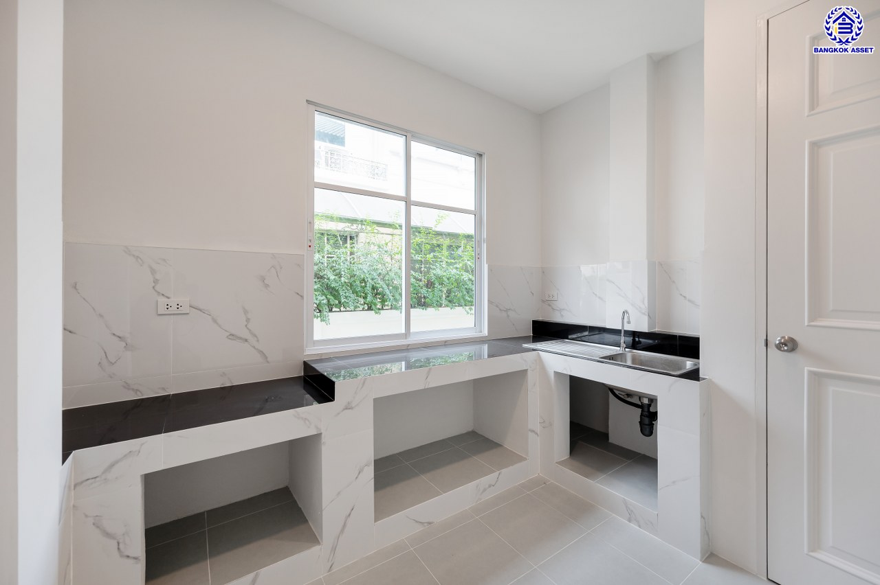 บ้านมือสองตกแต่งใหม่ โครงการ เดอะซิตี้1 ปิ่นเกล้า-พระราม5-นครอินทร์ หลังริม เนื้อที่ 52.60 ตร.ว. พื้นที่ใช้สอย 175.57 ตร.ม. ฟังก์ชัน 3 ห้องนอน 3 ห้องน้ำ 2 ที่จอดรถ ทำเลเดินทางสะดวก เชื่อมต่อถนนนครอินทร์ ถนนกาญจนาภิเษก ถนนราชพฤกษ์ ใกล้รถไฟฟ้าสายสีม่วง "สถานีแยกติวานนท์"