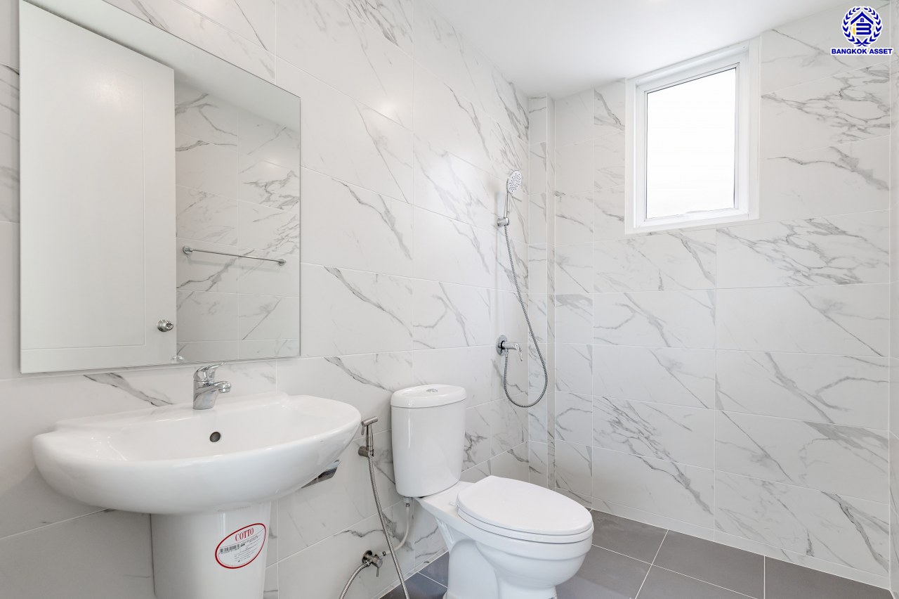 บ้านมือสองตกแต่งใหม่ โครงการ เดอะซิตี้1 ปิ่นเกล้า-พระราม5-นครอินทร์ หลังริม เนื้อที่ 52.60 ตร.ว. พื้นที่ใช้สอย 175.57 ตร.ม. ฟังก์ชัน 3 ห้องนอน 3 ห้องน้ำ 2 ที่จอดรถ ทำเลเดินทางสะดวก เชื่อมต่อถนนนครอินทร์ ถนนกาญจนาภิเษก ถนนราชพฤกษ์ ใกล้รถไฟฟ้าสายสีม่วง "สถานีแยกติวานนท์"