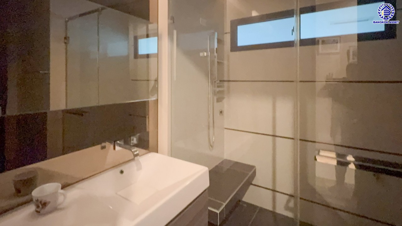 *****บ้านเดี่ยวมือสองสุดหรู โครงการ ลดาวัลย์ ราชพฤกษ์-ปิ่นเกล้า หลังมุม เนื้อที่ 146.70 ตร.ว. พื้นที่ใช้สอย 400 ตร.ม. ฟังก์ชัน 4 ห้องนอน 4 ห้องน้ำ 1 ห้องแม่บ้าน 3 ที่จอดรถ โครงการบนทำเลศักยภาพ ติดถนนราชพฤกษ์ เชื่อมต่อถนนบรมราชชนนี ถนนพรานนก-กาญจนาภิเษก ถนนพุทธมณฑลสาย1 ใกล้รถไฟฟ้าสายสีน้ำเงิน "สถานีบางหว้า" และจุดขึ้นทางด่วน "ศรีรัช"