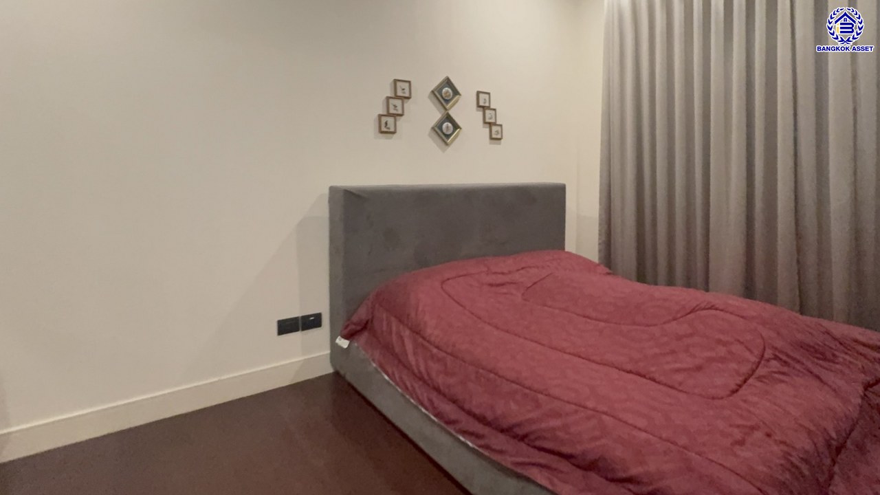 *****บ้านเดี่ยวมือสองสุดหรู โครงการ ลดาวัลย์ ราชพฤกษ์-ปิ่นเกล้า หลังมุม เนื้อที่ 146.70 ตร.ว. พื้นที่ใช้สอย 400 ตร.ม. ฟังก์ชัน 4 ห้องนอน 4 ห้องน้ำ 1 ห้องแม่บ้าน 3 ที่จอดรถ โครงการบนทำเลศักยภาพ ติดถนนราชพฤกษ์ เชื่อมต่อถนนบรมราชชนนี ถนนพรานนก-กาญจนาภิเษก ถนนพุทธมณฑลสาย1 ใกล้รถไฟฟ้าสายสีน้ำเงิน "สถานีบางหว้า" และจุดขึ้นทางด่วน "ศรีรัช"