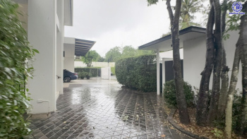 *****บ้านเดี่ยวมือสองสุดหรู โครงการ ลดาวัลย์ ราชพฤกษ์-ปิ่นเกล้า หลังมุม เนื้อที่ 146.70 ตร.ว. พื้นที่ใช้สอย 400 ตร.ม. ฟังก์ชัน 4 ห้องนอน 4 ห้องน้ำ 1 ห้องแม่บ้าน 3 ที่จอดรถ โครงการบนทำเลศักยภาพ ติดถนนราชพฤกษ์ เชื่อมต่อถนนบรมราชชนนี ถนนพรานนก-กาญจนาภิเษก ถนนพุทธมณฑลสาย1 ใกล้รถไฟฟ้าสายสีน้ำเงิน "สถานีบางหว้า" และจุดขึ้นทางด่วน "ศรีรัช"