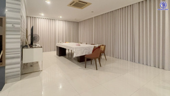 *****บ้านเดี่ยวมือสองสุดหรู โครงการ ลดาวัลย์ ราชพฤกษ์-ปิ่นเกล้า หลังมุม เนื้อที่ 146.70 ตร.ว. พื้นที่ใช้สอย 400 ตร.ม. ฟังก์ชัน 4 ห้องนอน 4 ห้องน้ำ 1 ห้องแม่บ้าน 3 ที่จอดรถ โครงการบนทำเลศักยภาพ ติดถนนราชพฤกษ์ เชื่อมต่อถนนบรมราชชนนี ถนนพรานนก-กาญจนาภิเษก ถนนพุทธมณฑลสาย1 ใกล้รถไฟฟ้าสายสีน้ำเงิน "สถานีบางหว้า" และจุดขึ้นทางด่วน "ศรีรัช"