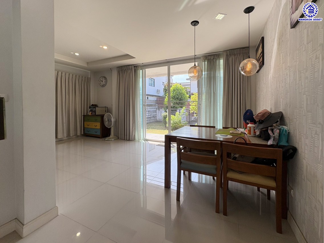 *****บ้านเดี่ยวมือสองนนทบุรี โครงการ ดีซิโอ้ ราชพฤกษ์ หลังริม! เนื้อที่ 55.4 ตร.ว. ฟังก์ชัน 3 ห้องนอน 3 ห้องน้ำ 2 ที่จอดรถ บ้านสวย พร้อมเข้าอยู่ แถมฟรี! 2 เครื่องปรับอากาศ บนทำเลเดินทางสะดวก เชื่อมต่อถนนรัตนาธิเบศร์ ใกล้รถไฟฟ้าสายสีม่วง "สถานีบางรักใหญ่"