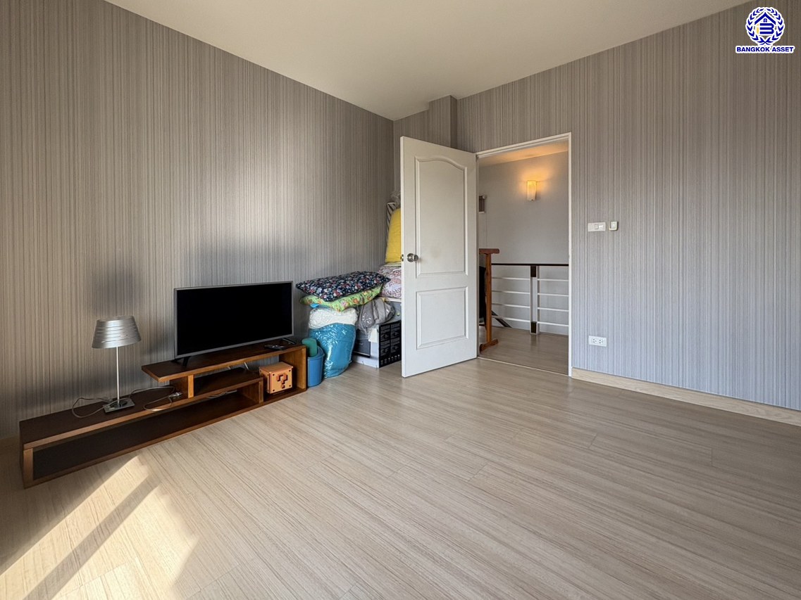 *****บ้านเดี่ยวมือสองนนทบุรี โครงการ ดีซิโอ้ ราชพฤกษ์ หลังริม! เนื้อที่ 55.4 ตร.ว. ฟังก์ชัน 3 ห้องนอน 3 ห้องน้ำ 2 ที่จอดรถ บ้านสวย พร้อมเข้าอยู่ แถมฟรี! 2 เครื่องปรับอากาศ บนทำเลเดินทางสะดวก เชื่อมต่อถนนรัตนาธิเบศร์ ใกล้รถไฟฟ้าสายสีม่วง "สถานีบางรักใหญ่"