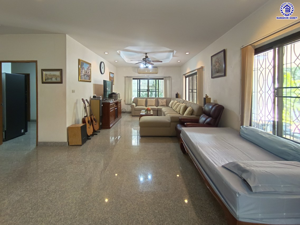 *****บ้านเดี่ยวมือสอง โครงการ ชัยพิทักษ์ งามวงศ์วาน เนื้อที่ 96 ตร.ว. พื้นที่ใช้สอย 200 ตร.ม. ฟังก์ชัน 5 ห้องนอน 4 ห้องน้ำ จอดรถได้ 6 คัน แถมฟรี! เครื่องปรับอากาศ และ เครื่องทำน้ำอุ่น บนทำเลดี เหมาะกับการสร้างที่อยู่อาศัย และประกอบธุรกิจ เชื่อมต่อถนนงามวงศ์วาน ถนนวิภาวดี-รังสิต ใกล้รถไฟฟ้าสายสีแดง "สถานีทุ่งสองห้อง" และจุดขึ้นทางด่วน "งามวงศ์วาน"