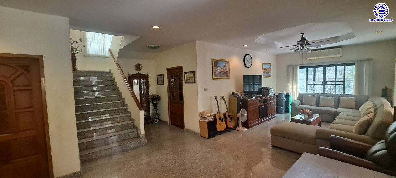 *****บ้านเดี่ยวมือสอง โครงการ ชัยพิทักษ์ งามวงศ์วาน เนื้อที่ 96 ตร.ว. พื้นที่ใช้สอย 200 ตร.ม. ฟังก์ชัน 5 ห้องนอน 4 ห้องน้ำ จอดรถได้ 6 คัน แถมฟรี! เครื่องปรับอากาศ และ เครื่องทำน้ำอุ่น บนทำเลดี เหมาะกับการสร้างที่อยู่อาศัย และประกอบธุรกิจ เชื่อมต่อถนนงามวงศ์วาน ถนนวิภาวดี-รังสิต ใกล้รถไฟฟ้าสายสีแดง "สถานีทุ่งสองห้อง" และจุดขึ้นทางด่วน "งามวงศ์วาน"