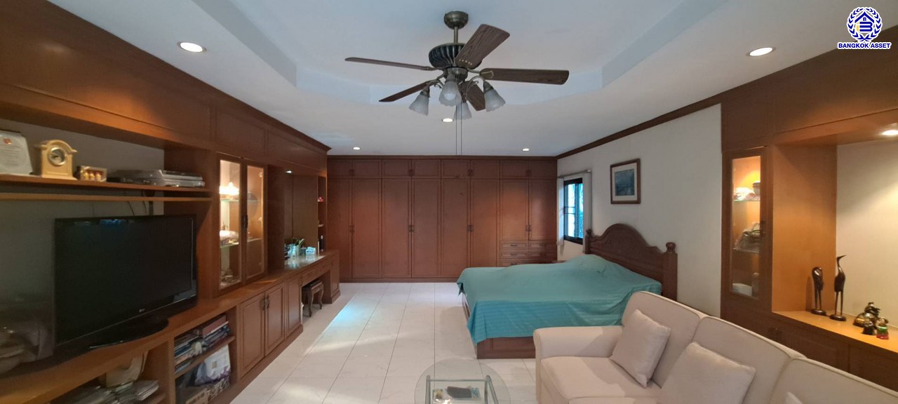 *****บ้านเดี่ยวมือสอง โครงการ ชัยพิทักษ์ งามวงศ์วาน เนื้อที่ 96 ตร.ว. พื้นที่ใช้สอย 200 ตร.ม. ฟังก์ชัน 5 ห้องนอน 4 ห้องน้ำ จอดรถได้ 6 คัน แถมฟรี! เครื่องปรับอากาศ และ เครื่องทำน้ำอุ่น บนทำเลดี เหมาะกับการสร้างที่อยู่อาศัย และประกอบธุรกิจ เชื่อมต่อถนนงามวงศ์วาน ถนนวิภาวดี-รังสิต ใกล้รถไฟฟ้าสายสีแดง "สถานีทุ่งสองห้อง" และจุดขึ้นทางด่วน "งามวงศ์วาน"