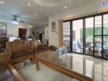 *****บ้านเดี่ยวมือสอง โครงการ ชัยพิทักษ์ งามวงศ์วาน เนื้อที่ 96 ตร.ว. พื้นที่ใช้สอย 200 ตร.ม. ฟังก์ชัน 5 ห้องนอน 4 ห้องน้ำ จอดรถได้ 6 คัน แถมฟรี! เครื่องปรับอากาศ และ เครื่องทำน้ำอุ่น บนทำเลดี เหมาะกับการสร้างที่อยู่อาศัย และประกอบธุรกิจ เชื่อมต่อถนนงามวงศ์วาน ถนนวิภาวดี-รังสิต ใกล้รถไฟฟ้าสายสีแดง "สถานีทุ่งสองห้อง" และจุดขึ้นทางด่วน "งามวงศ์วาน"