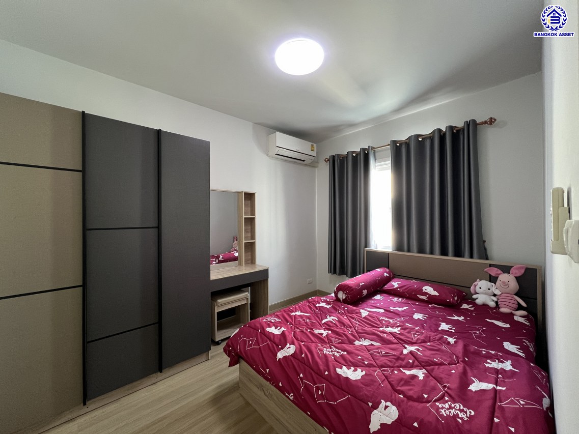 *****ทาวน์เฮ้าส์มือสองนนทบุุรี โครงการ เดอะวิลเลจ กาญจนาภิเษก-ราชพฤกษ์2 เนื้อที่ 30 ตร.ว. พื้นที่ใช้สอย 99 ตร.ม. ฟังก์ชัน 4 ห้องนอน 2 ห้องน้ำ 2 ที่จอดรถ โครงการบนทำเลดี เชื่อมต่อถนนกาญจนาภิเษก ถนนบางกรวย-ไทรน้อย ถนนบางบัวทอง-สุพรรณบุรี ใกล้รถไฟฟ้าสายสีม่วง "สถานีคลองบางไผ่"