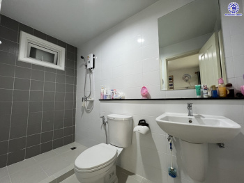 *****ทาวน์เฮ้าส์มือสองนนทบุุรี โครงการ เดอะวิลเลจ กาญจนาภิเษก-ราชพฤกษ์2 เนื้อที่ 30 ตร.ว. พื้นที่ใช้สอย 99 ตร.ม. ฟังก์ชัน 4 ห้องนอน 2 ห้องน้ำ 2 ที่จอดรถ โครงการบนทำเลดี เชื่อมต่อถนนกาญจนาภิเษก ถนนบางกรวย-ไทรน้อย ถนนบางบัวทอง-สุพรรณบุรี ใกล้รถไฟฟ้าสายสีม่วง "สถานีคลองบางไผ่"