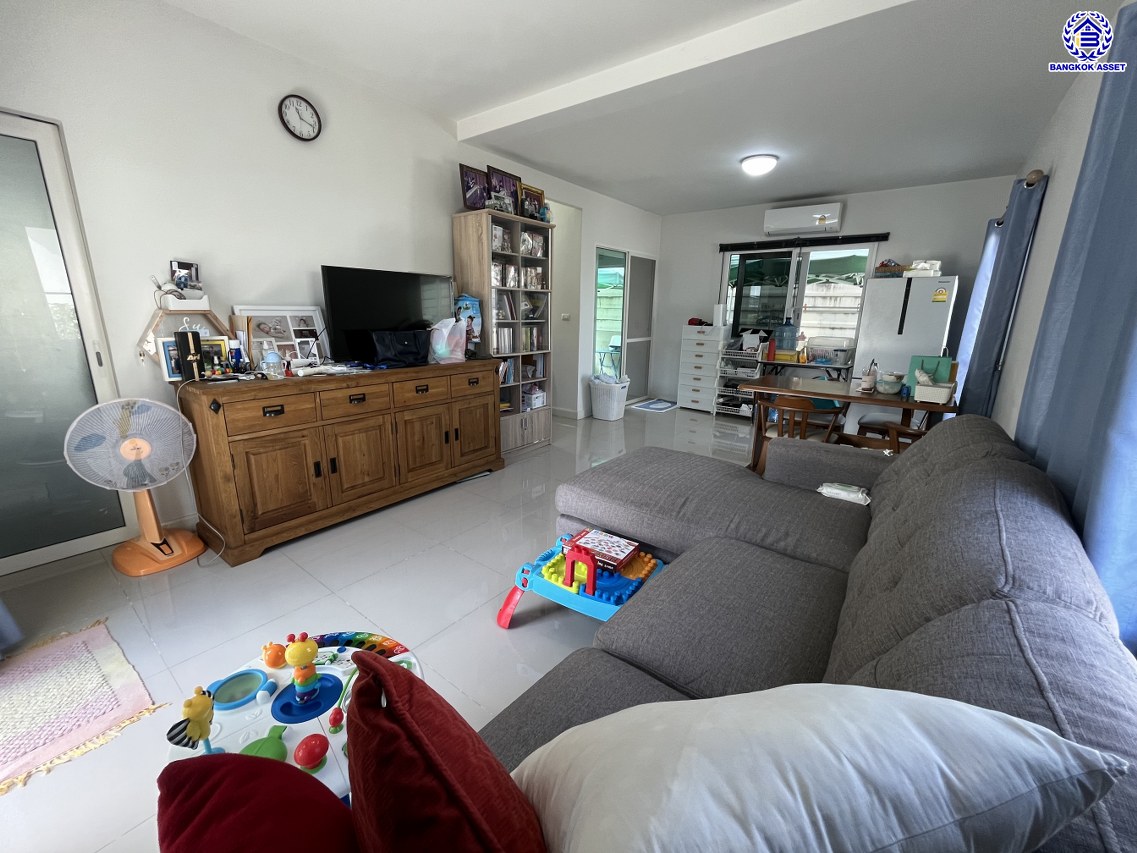 *****บ้านเดี่ยวมือสองนนทบุรี โครงการ คณาสิริ ชัยพฤกษ์-วงแหวน จากแบรนด์ชื่อดัง Sansiri เนื้อที่ 53 ตร.ว. พื้นที่ใช้สอย 113 ตร.ม. ฟังก์ชัน 4 ห้องนอน 2 ห้องน้ำ 2 ที่จอด บ้านสวยพร้อมอยู่ สภาพดีลากกระเป๋าเข้าอยู่ได้เลย  เชื่อมต่อถนนบางกรวย-ไทรน้อย ใกล้รถไฟฟ้าสายสีม่วง "สถานีคลองบางไผ่"