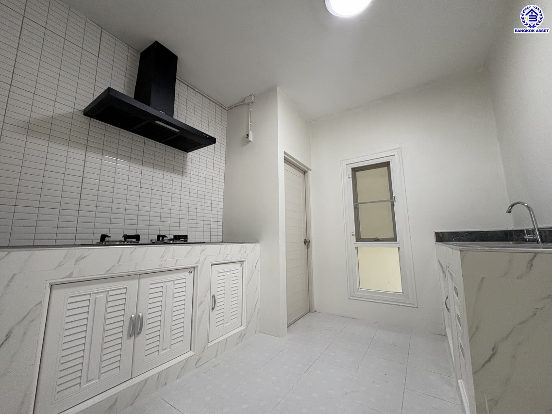 *****บ้านเดี่ยวมือสองนนทบุรี โครงการ โฮมเพลส เดอะพาร์ค บางกรวย-ไทรน้อย หลังริม เนื้อที่ 76 ตร.ว. พื้นที่ใช้สอย 222 ตร.ม. ฟังก์ชัน 3 ห้องนอน 3 ห้องน้ำ 2 ที่จอดรถ แถมฟรี! เครื่องปรับอากาศ, เครื่องดูดควัน เชื่อมต่อหลายเส้นทาง ทั้งถนนรัตนาธิเบศร์ ถนนบางกรวย-ไทรน้อย ถนนกาญจนาภิเษก ใกล้รถไฟฟ้าสายสีม่วง "สถานีบางพลู" และ ใกล้จุดขึ้นทางด่วน "ศรีรัช"